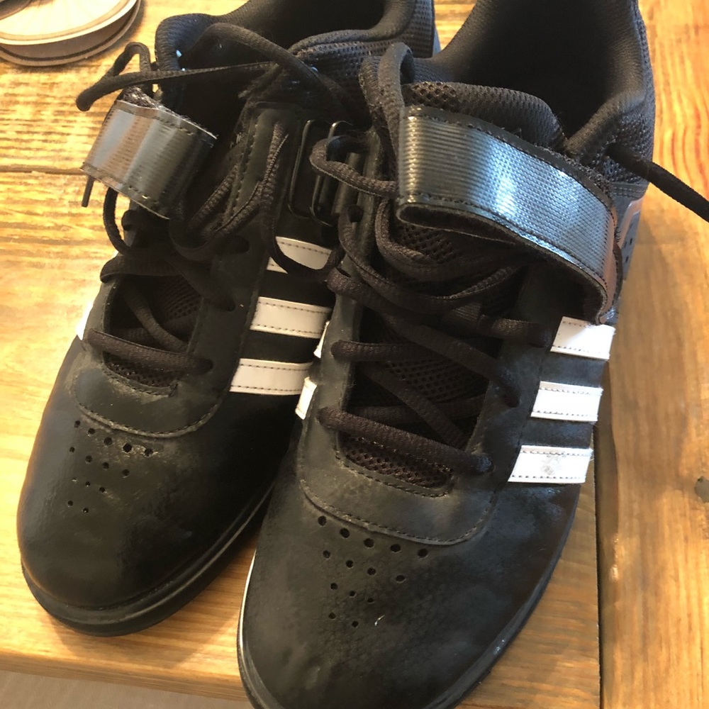 Weightlifting shoes
